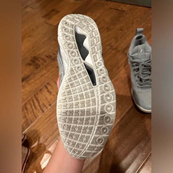 Mizuno 2 Wave Luminous Women's Volleyball Shoe - Picture 3 of 4